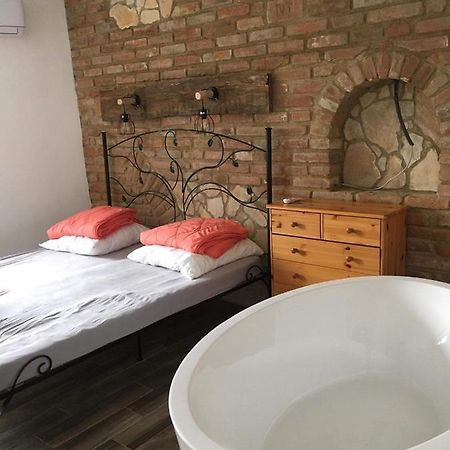 Cuki Apartmanok Dombóvár エクステリア 写真