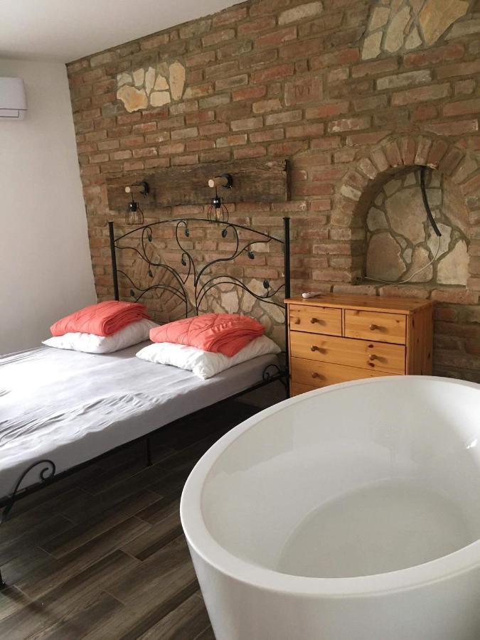 Cuki Apartmanok Dombóvár エクステリア 写真